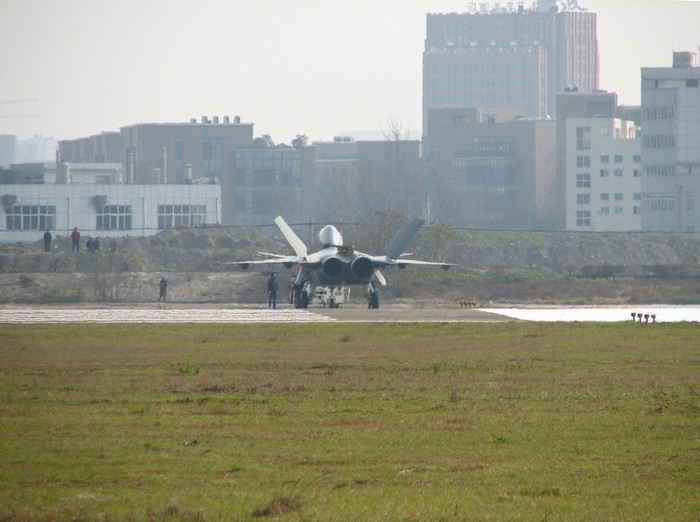 Máy bay chiến đấu tàng hình J-20 Trung Quốc đang được phát triển.